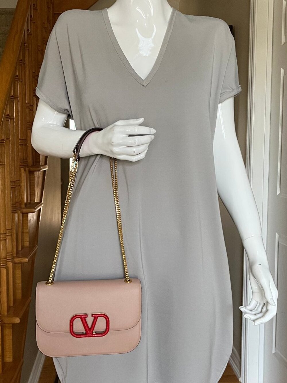 Valentino Garavani Small VLOCK Chain Shoulder Bag - Authentic - Picture 15 of 17